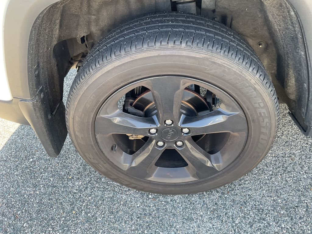 Used 2023 Jeep Grand Cherokee Altitude image 10