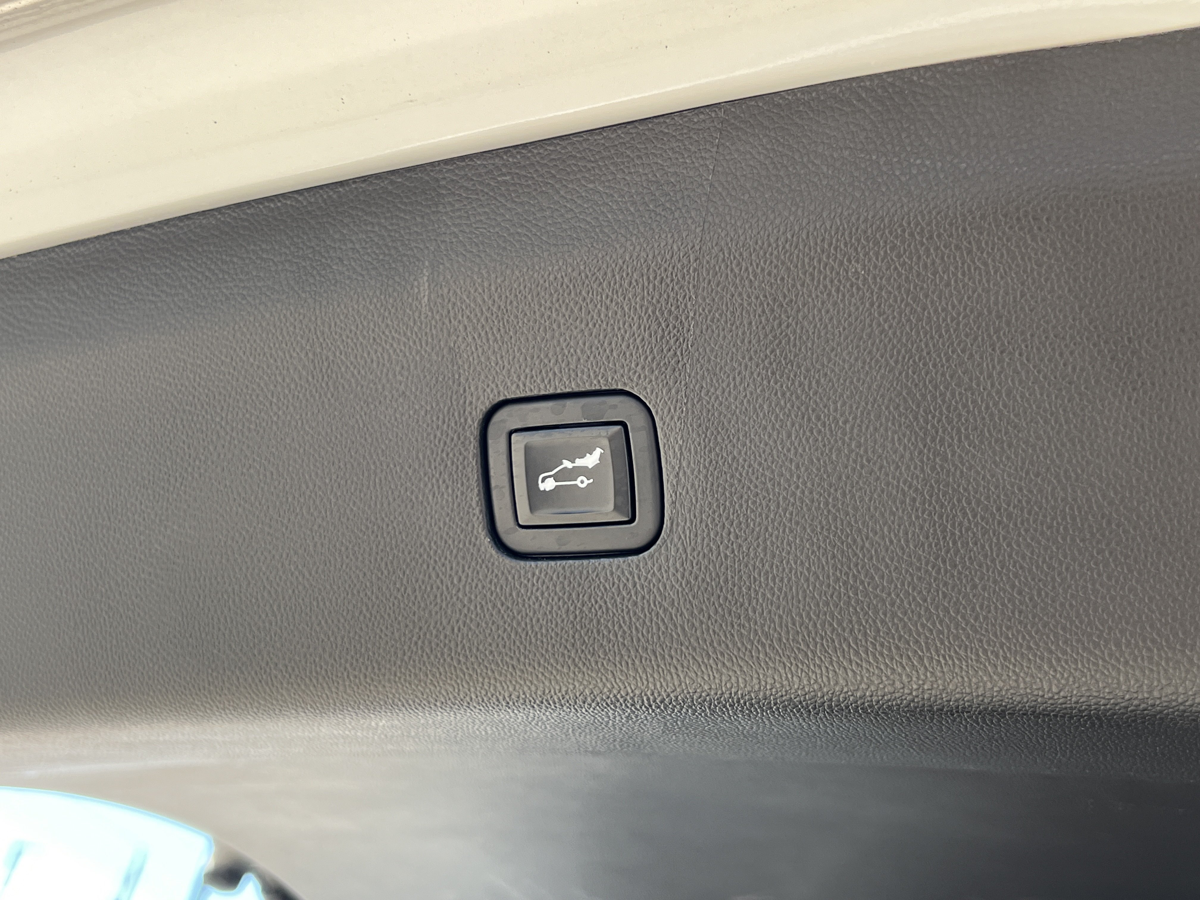 Used 2020 Buick Enclave Avenir FWD image 33