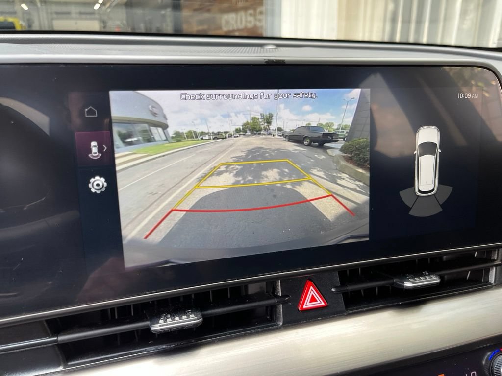 Used 2025 Kia Sportage EX FWD image 3