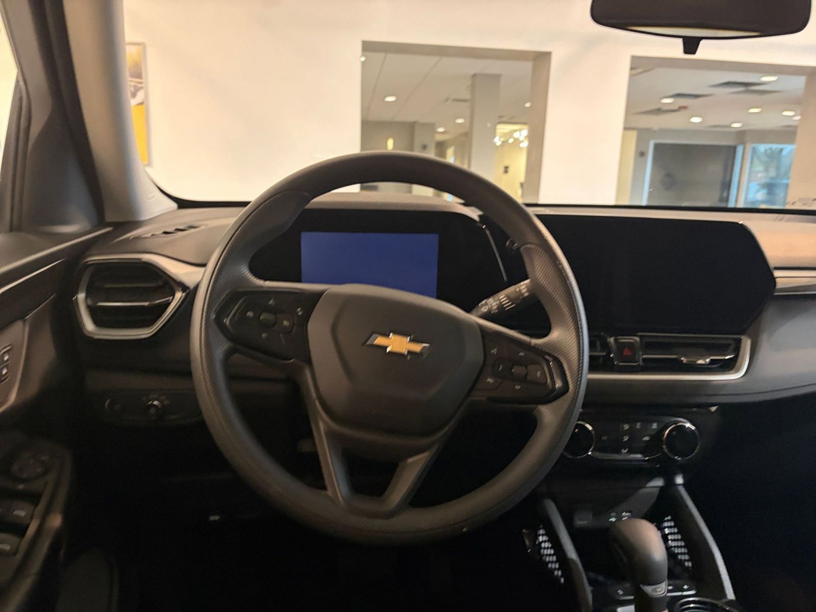 Used 2025 Chevrolet TrailBlazer LT image 32