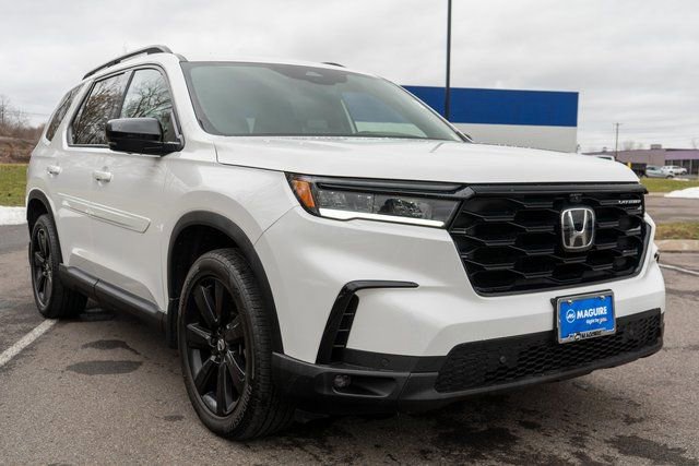 Used 2025 Honda Pilot Black Edition image 4