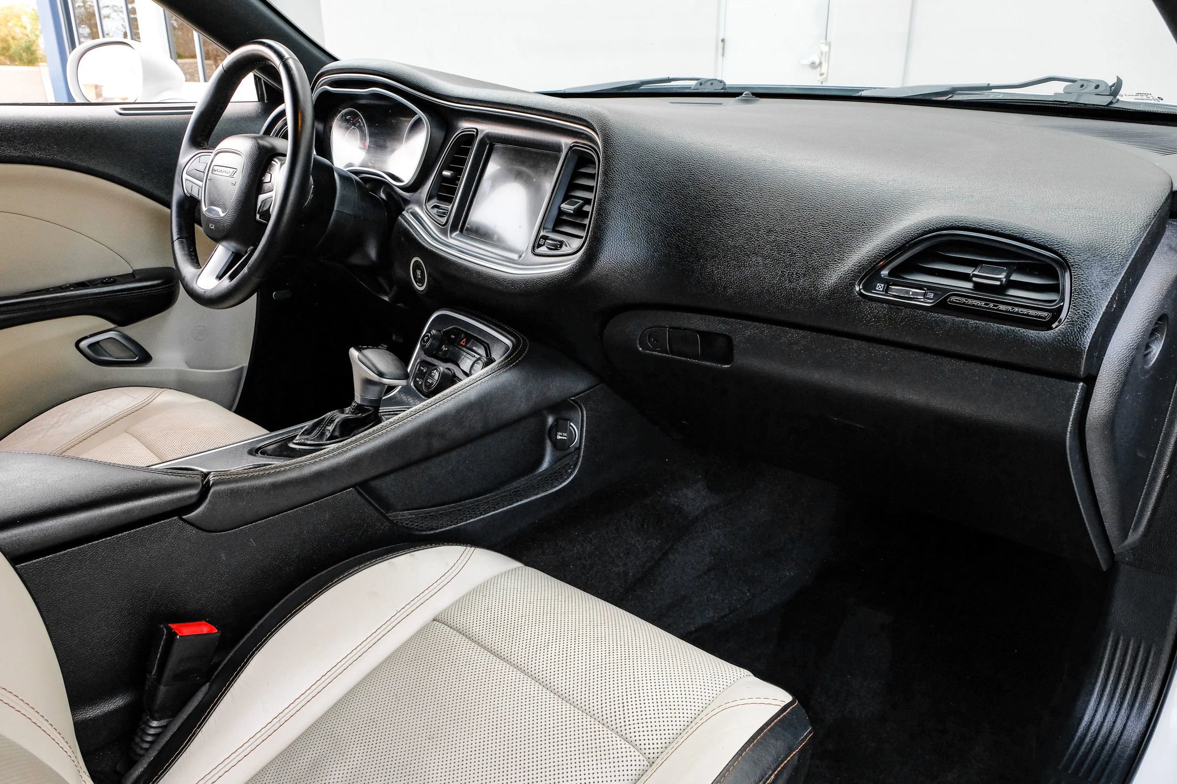 Used 2016 Dodge Challenger SXT Plus image 18