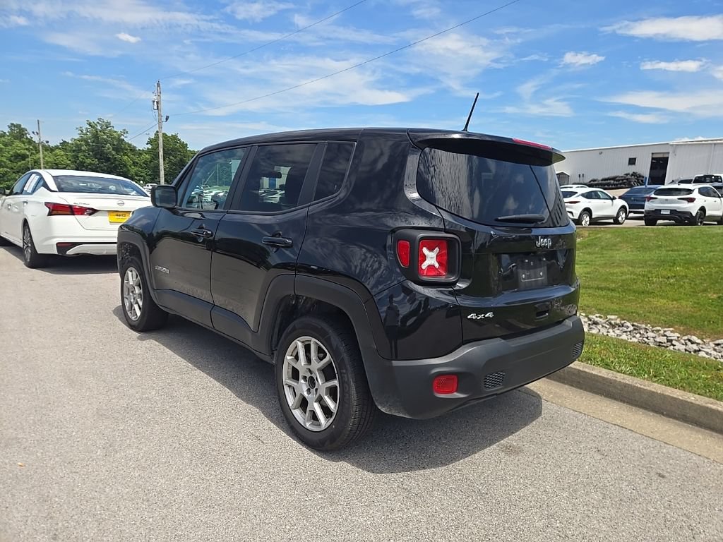 Used 2023 Jeep Renegade Latitude AWD/4WD image 4