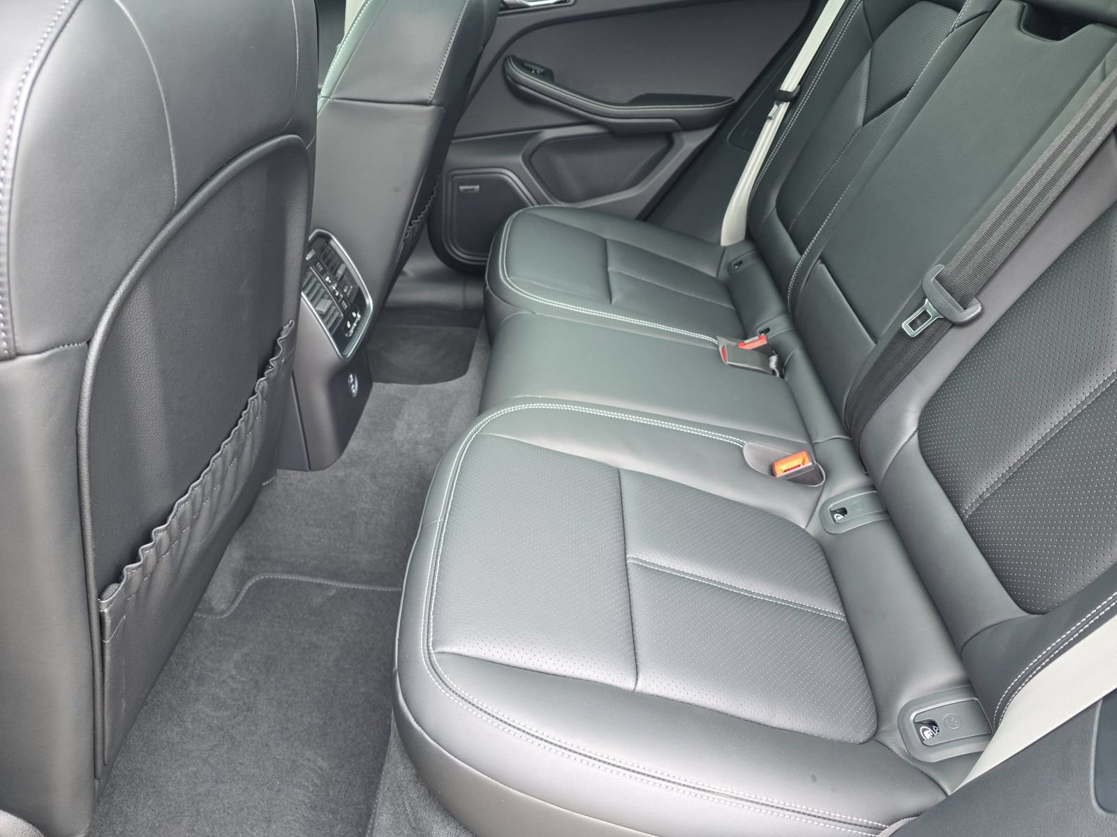Certified 2026 Porsche Macan GTS AWD/4WD image 18
