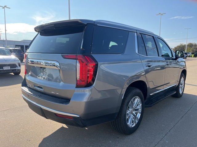 Used 2021 GMC Yukon SLT w/ SLT Premium Package image 4