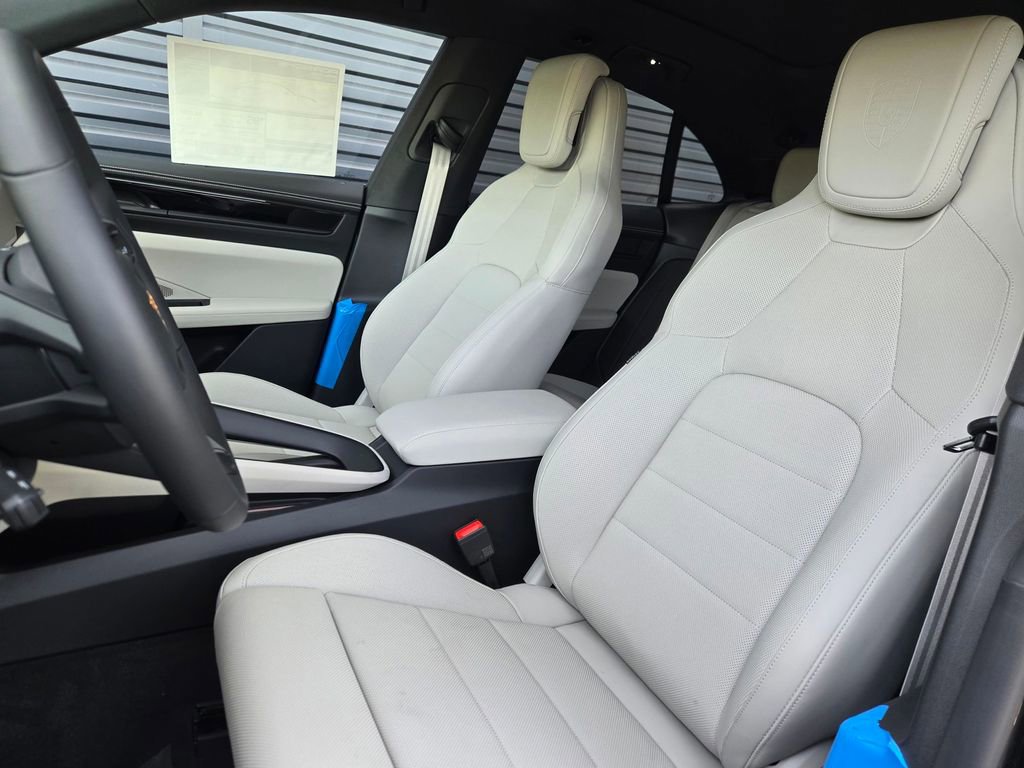 New 2026 Porsche Macan 4 Electric AWD/4WD image 5