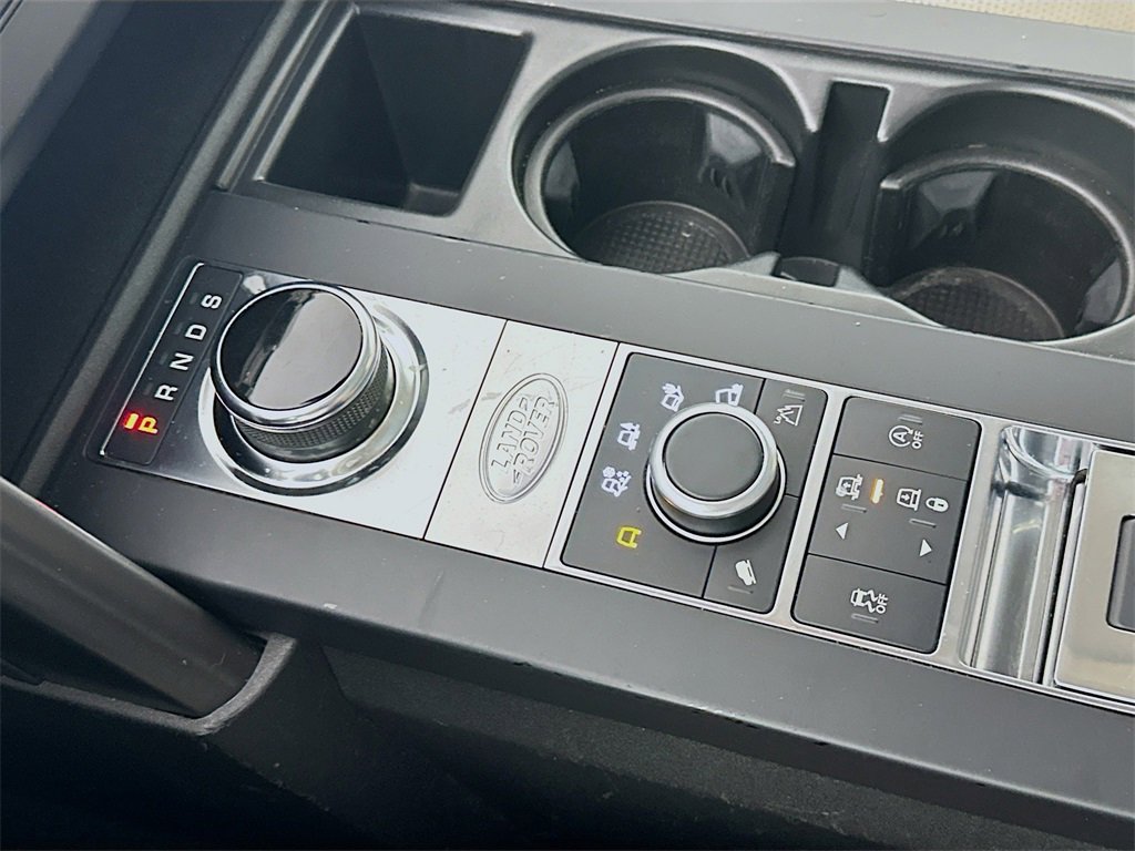 Used 2020 Land Rover Discovery Landmark image 16