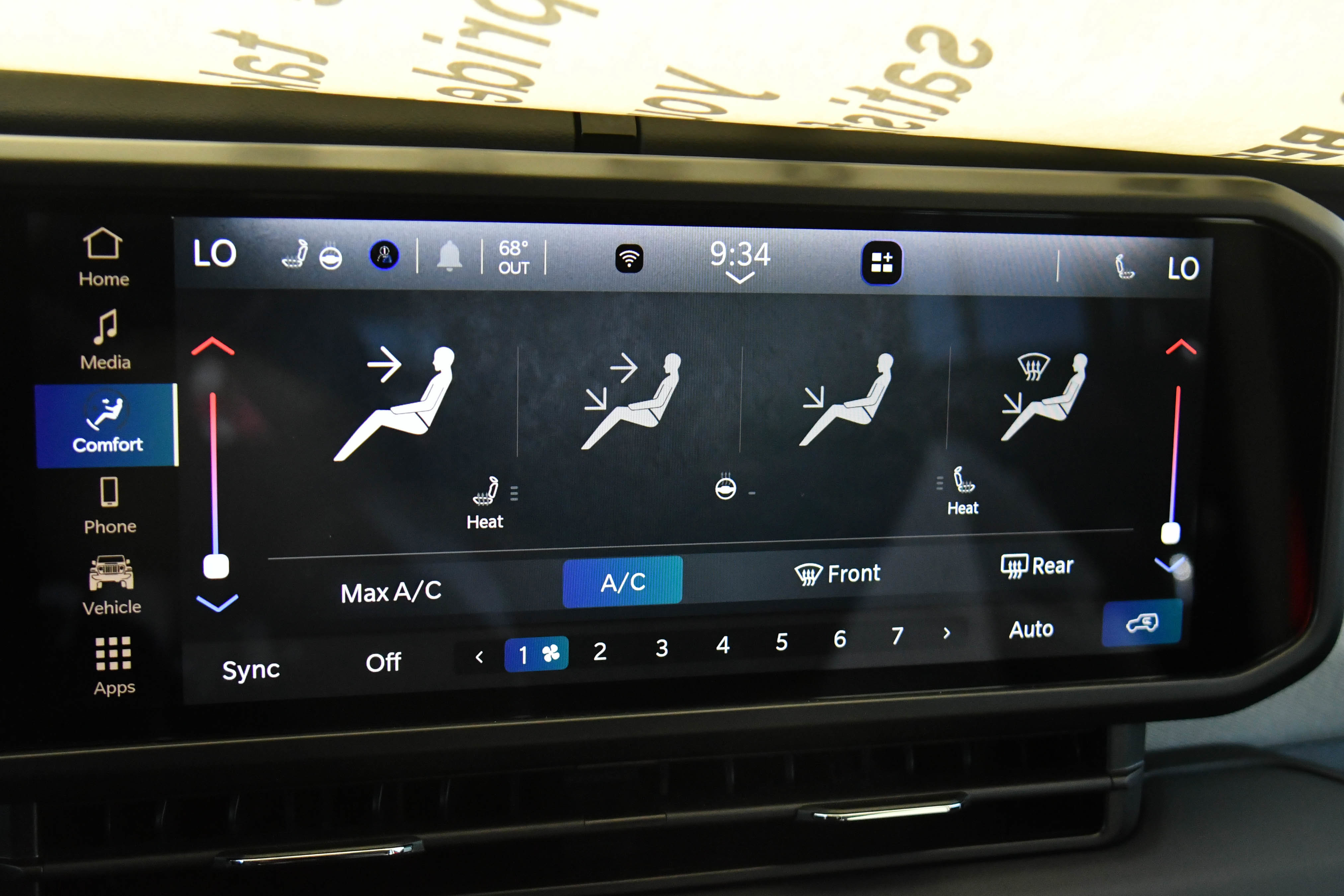 Used 2025 Jeep Wrangler Sahara image 24