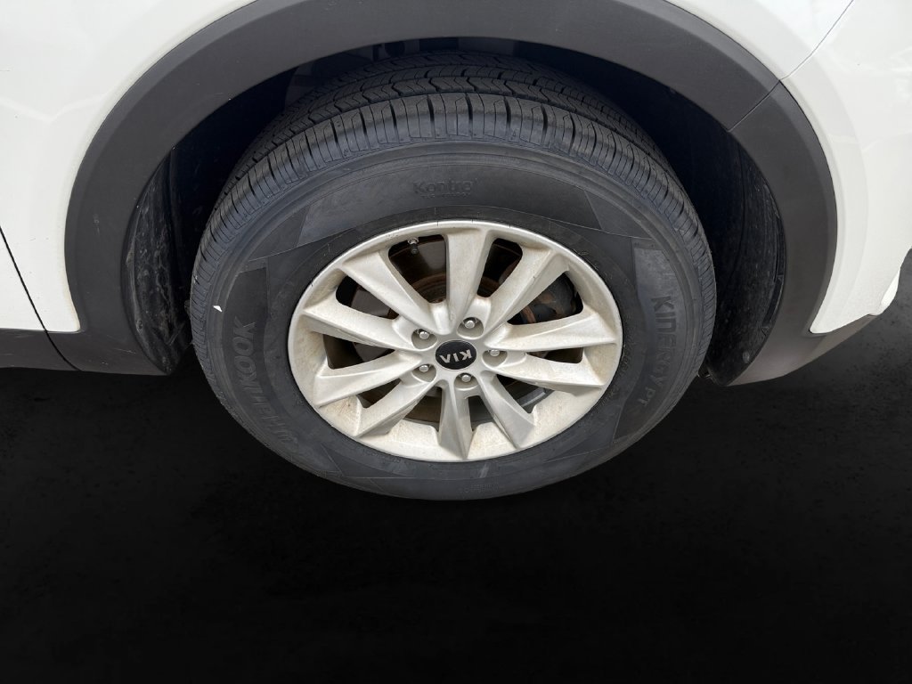Used 2020 Kia Sorento L FWD image 11