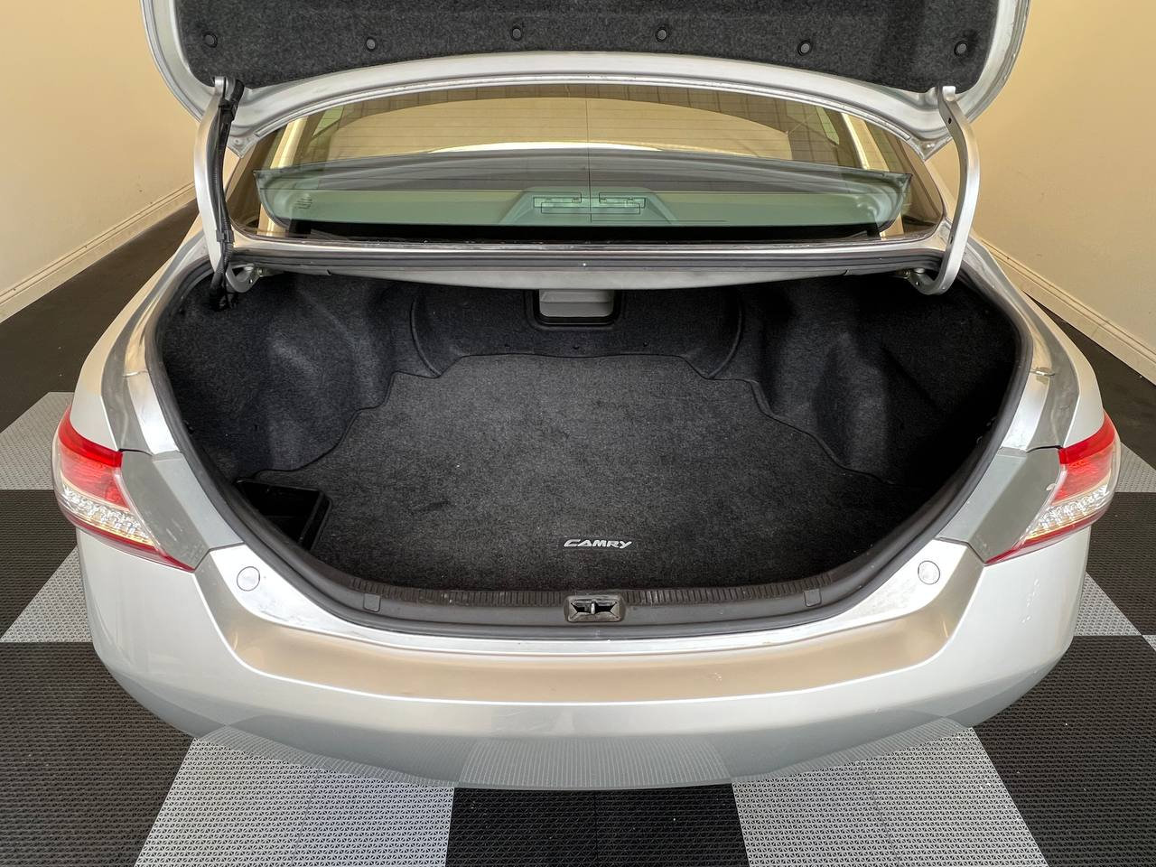 Used 2011 Toyota Camry XLE w/ XLE Extra-Value Pkg #2 image 27