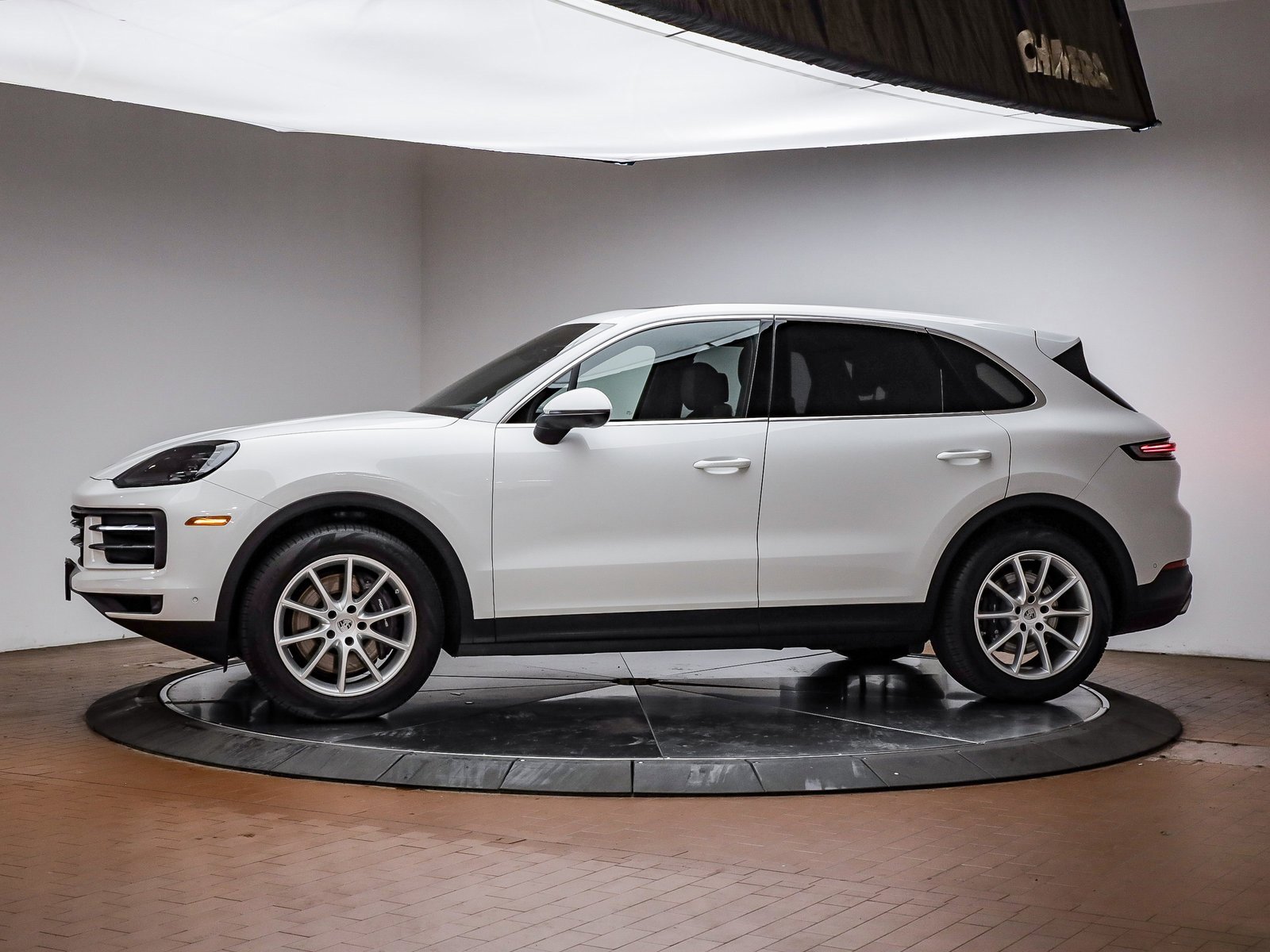 Certified 2025 Porsche Cayenne image 2