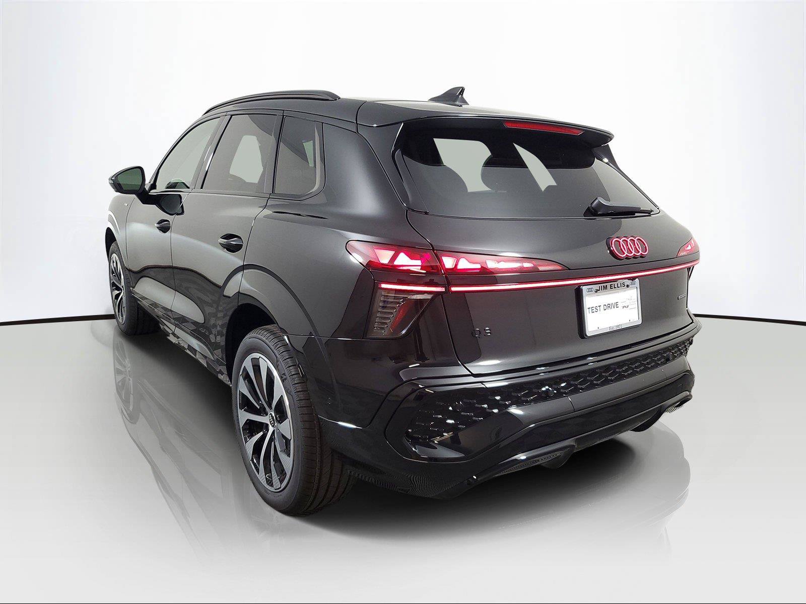 New 2026 Audi Q3 quattro 2.0T AWD/4WD image 4