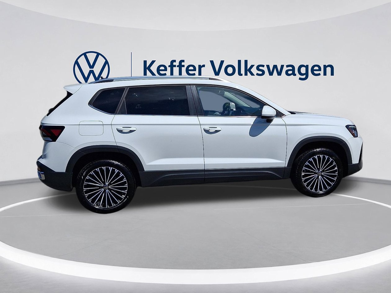 Used 2025 Volkswagen Taos SE FWD image 7