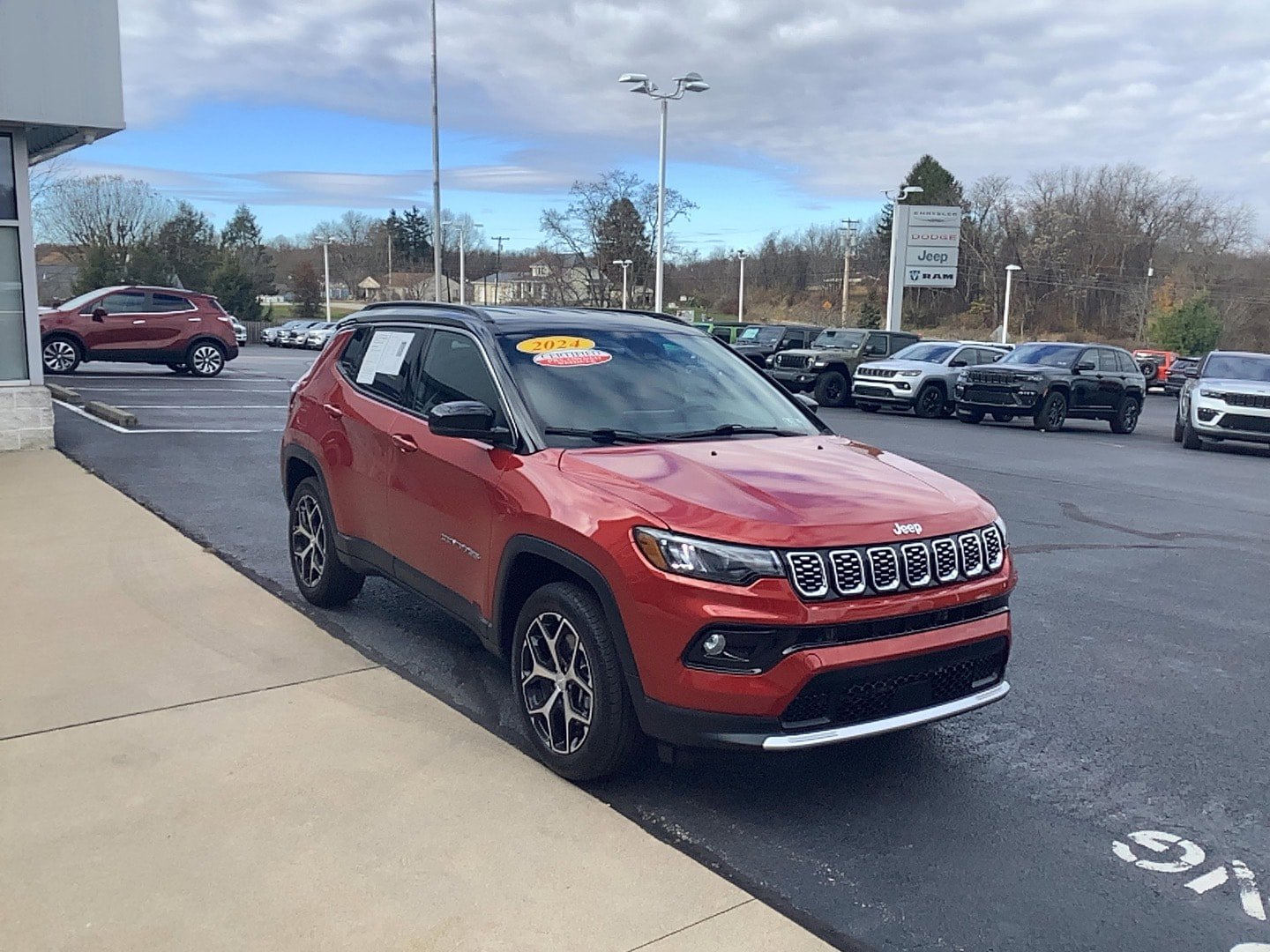 Used 2024 Jeep Compass Limited AWD/4WD image 3