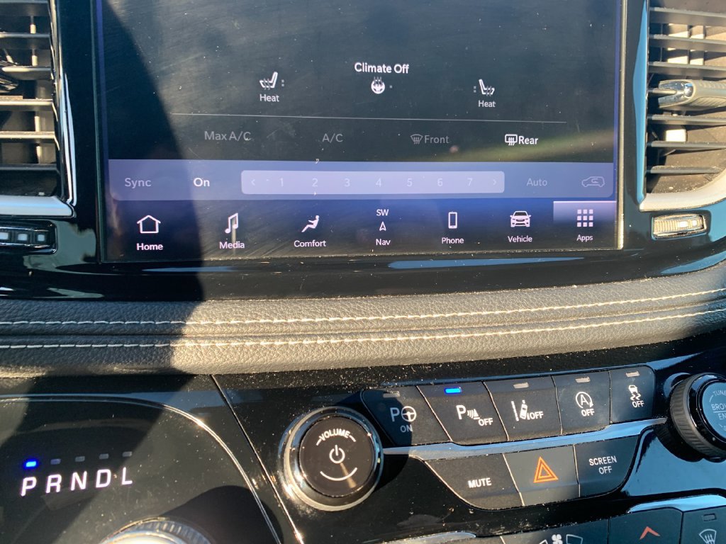 Used 2021 Chrysler Pacifica Touring-L w/ Uconnect Theater Family Group FWD image 23