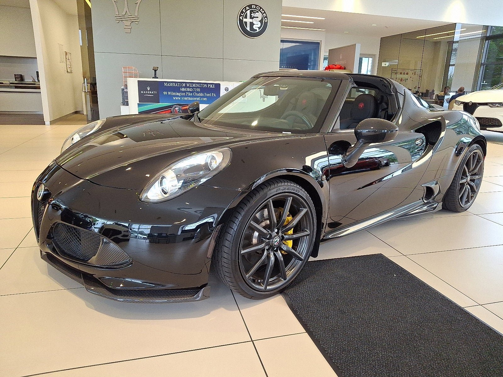 Used 2018 Alfa Romeo 4C Spider w/ Spider Track Package 3 RWD image 3