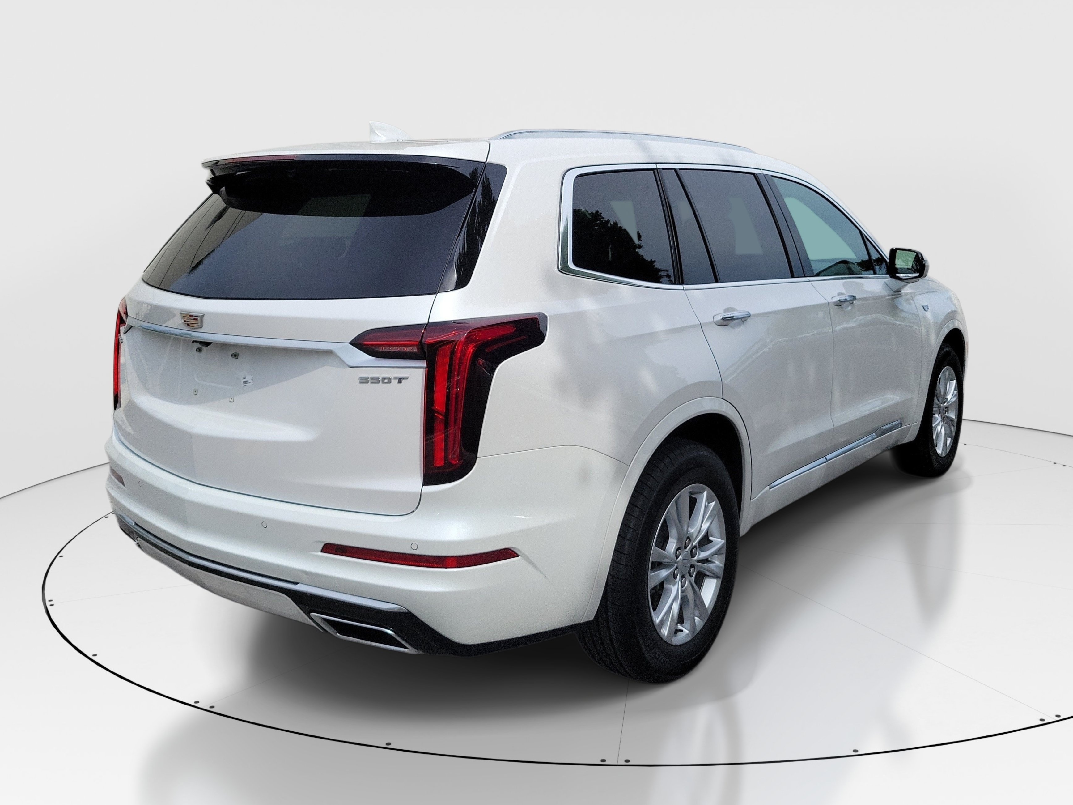 Used 2025 Cadillac XT6 Luxury FWD image 6