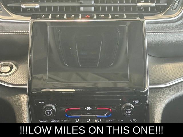 Used 2023 Jeep Grand Cherokee Laredo w/ Trailer Tow Prep Group (B) AWD/4WD image 25
