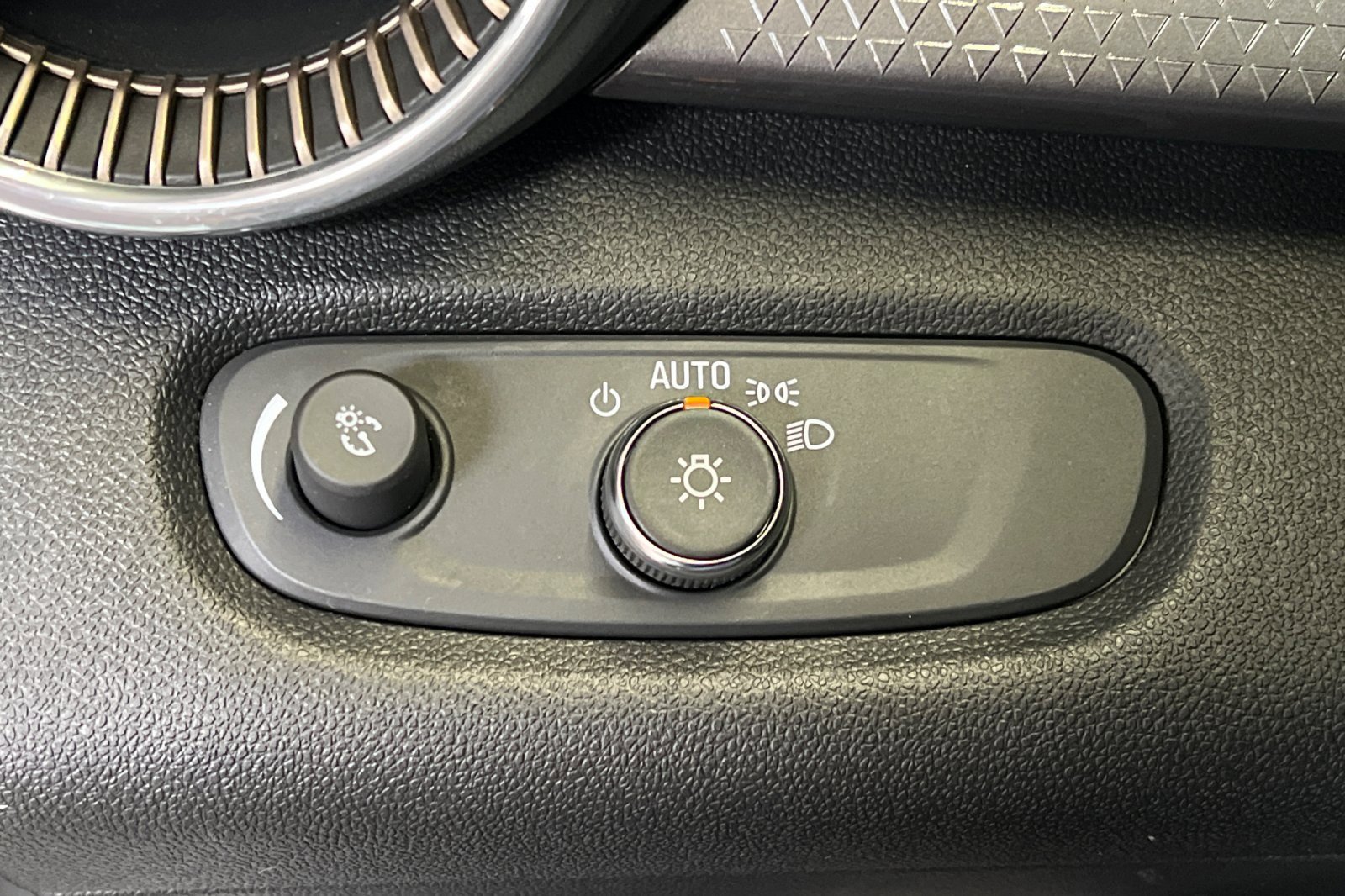 Used 2024 Chevrolet Trax ACTIV w/ Sunroof Package image 34