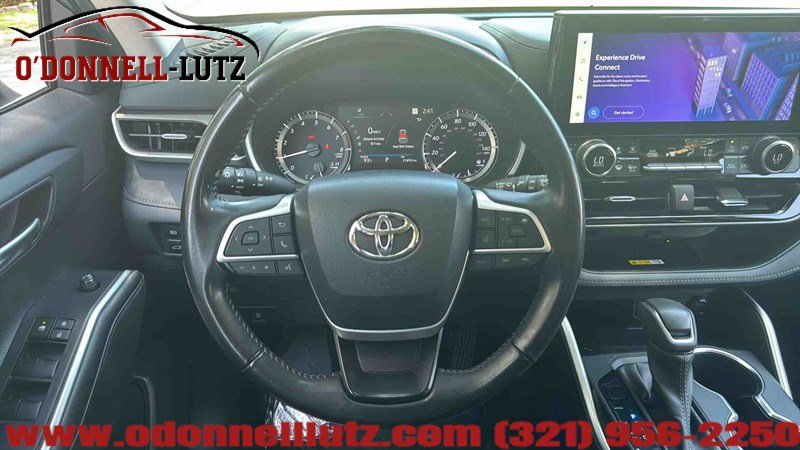 Used 2023 Toyota Highlander XLE FWD image 17