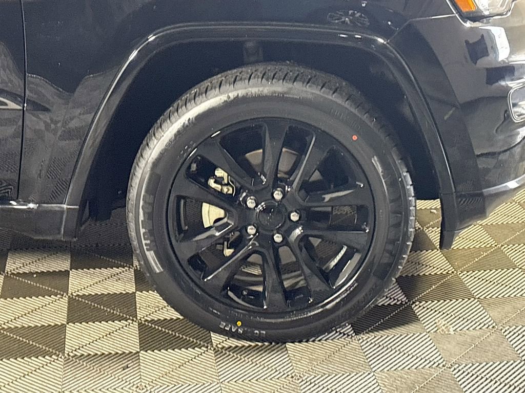 Used 2020 Jeep Grand Cherokee Altitude image 23