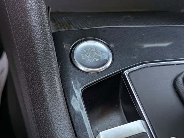 Used 2018 Volkswagen Tiguan SE image 29