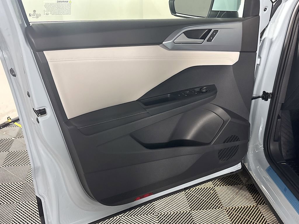 New 2025 Volkswagen Taos SE image 10