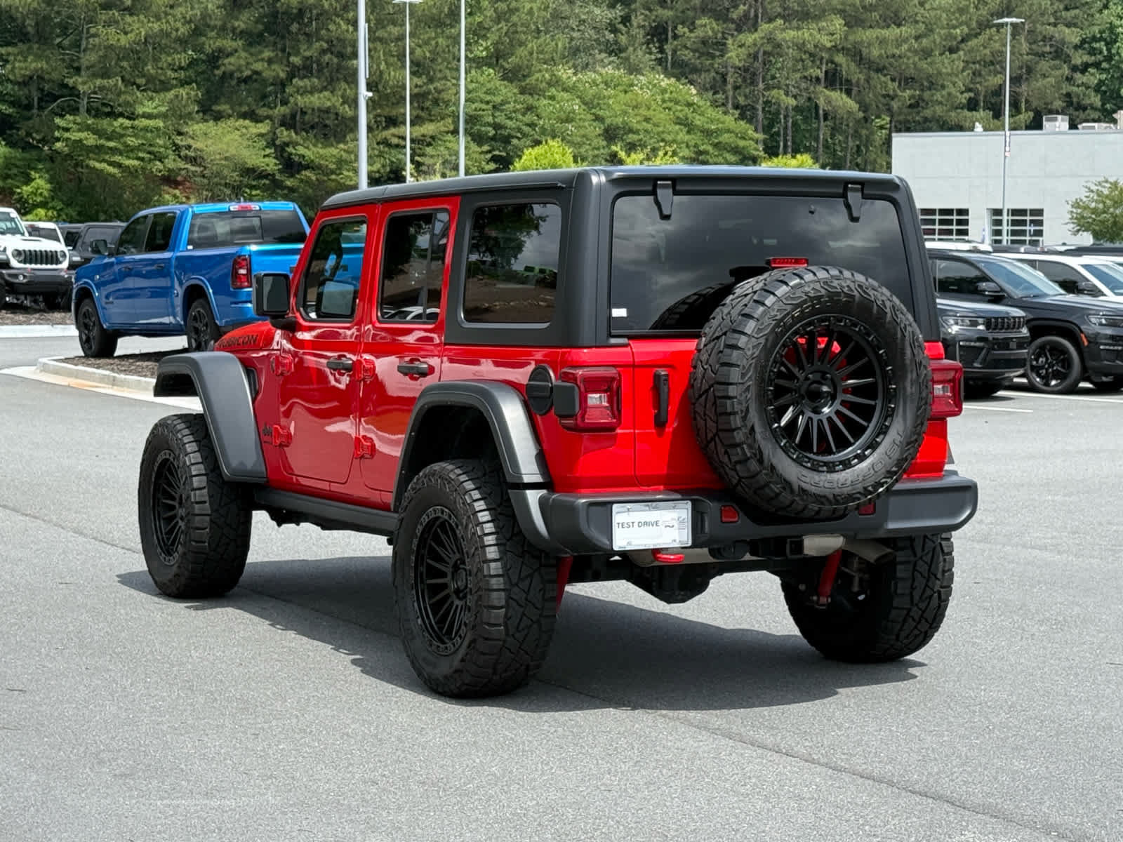 Used 2024 Jeep Wrangler Unlimited Rubicon AWD/4WD image 3