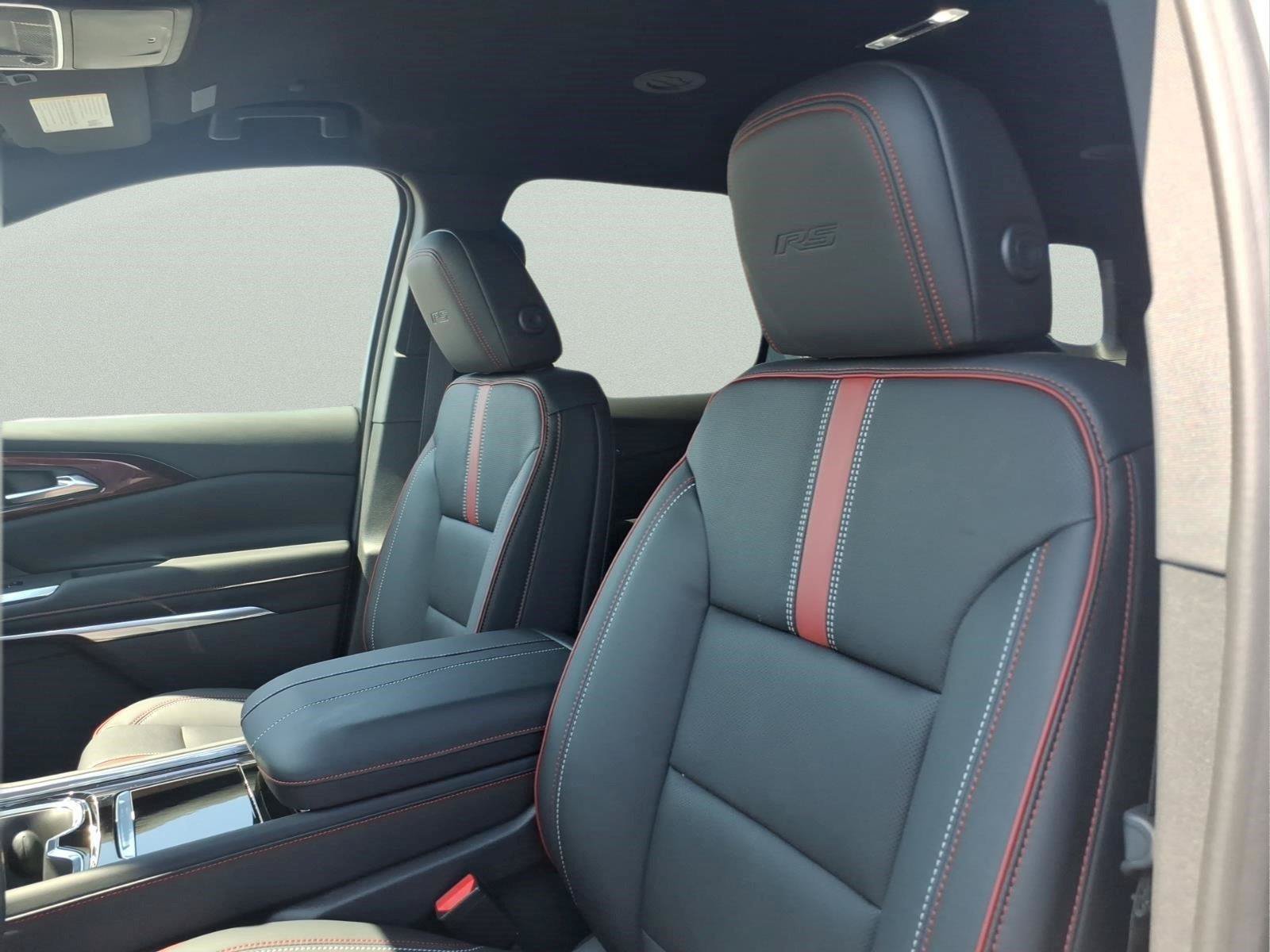 New 2027 Chevrolet Traverse RS w/ LPO, Floor Liner Package FWD image 16