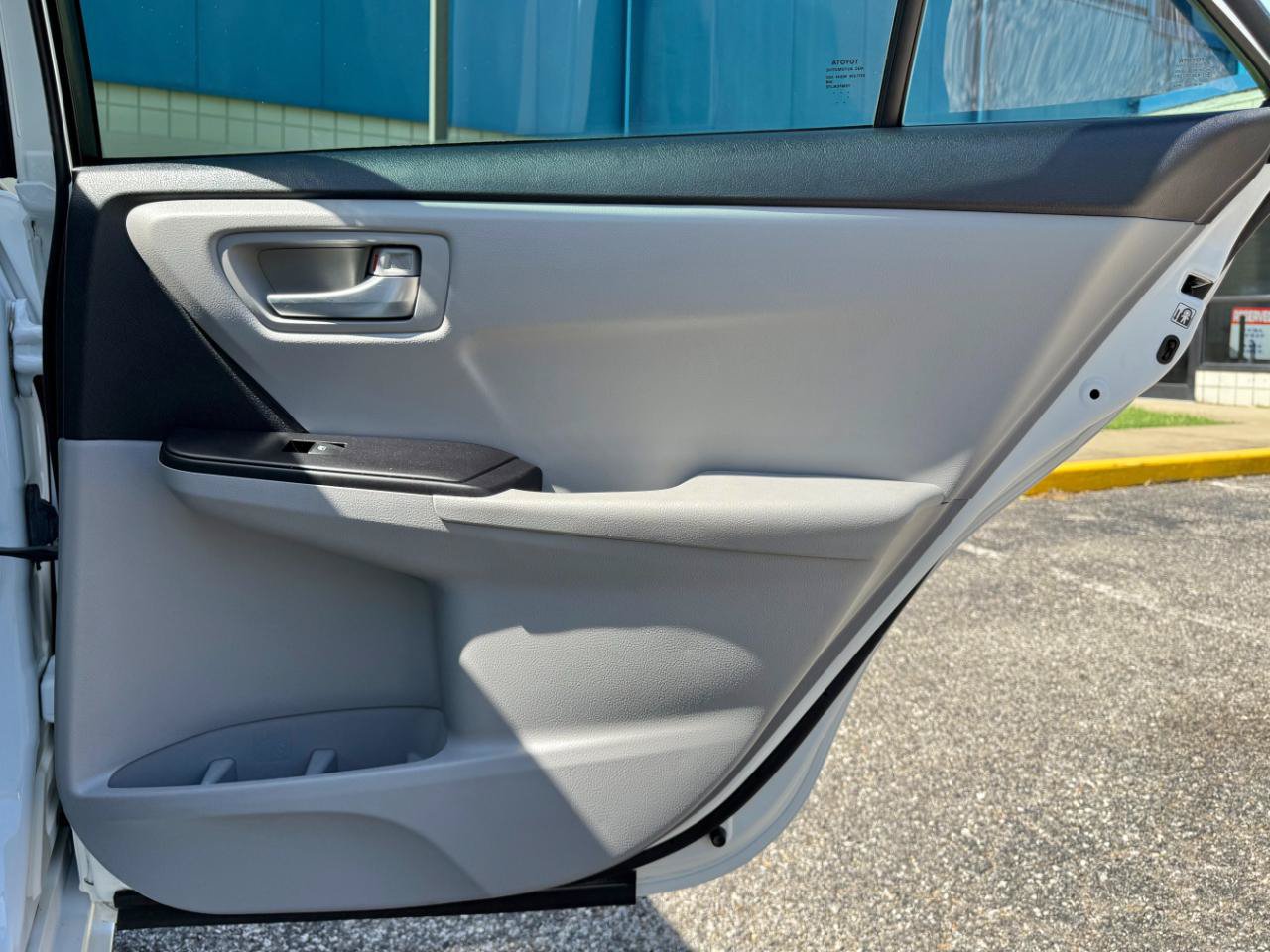 Used 2017 Toyota Camry LE FWD image 17