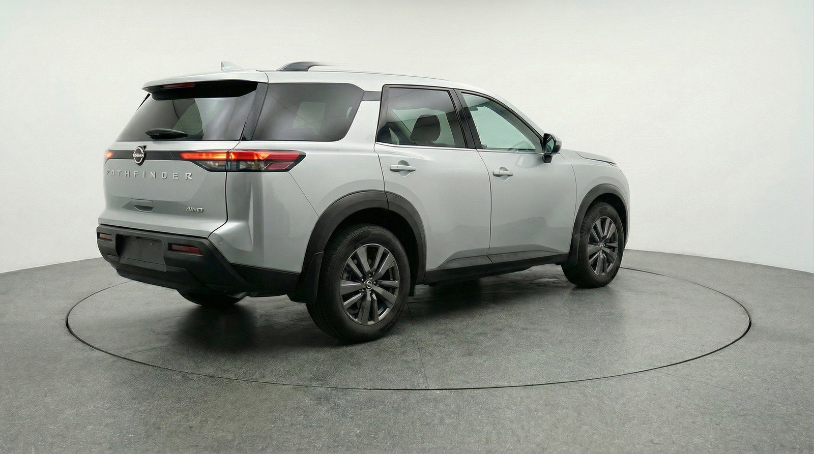 Used 2025 Nissan Pathfinder SV image 9