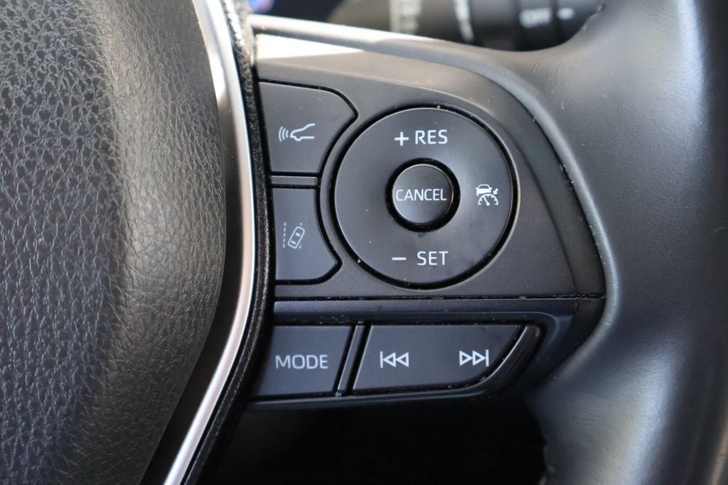 Used 2023 Toyota Venza LE AWD/4WD image 29