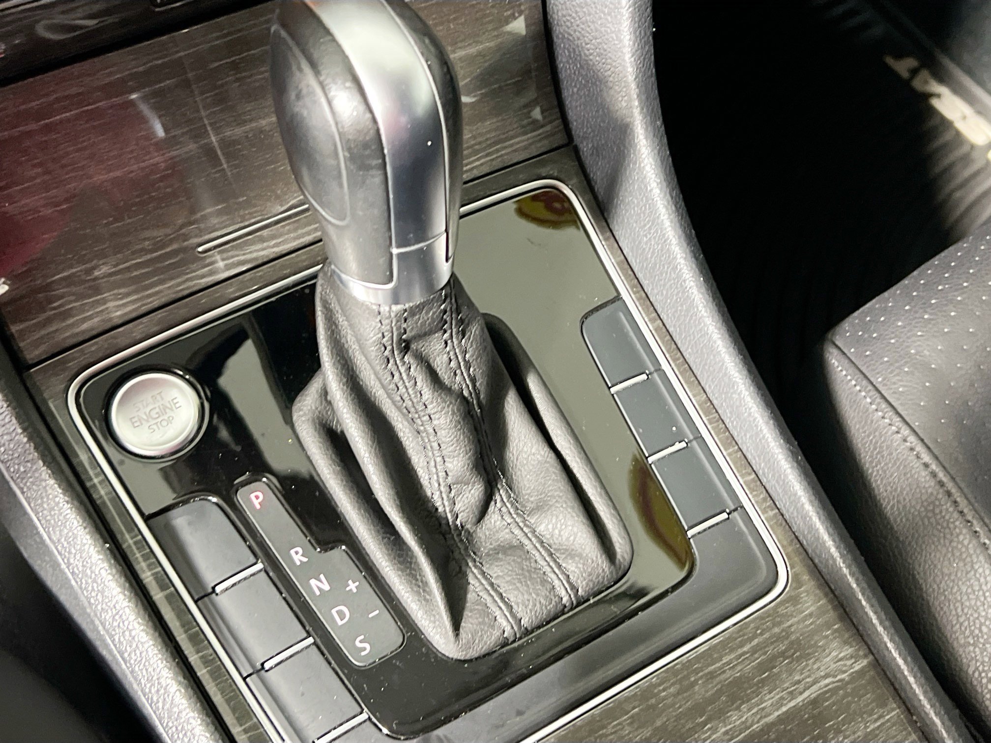 Used 2018 Volkswagen Passat 2.0T SE image 25