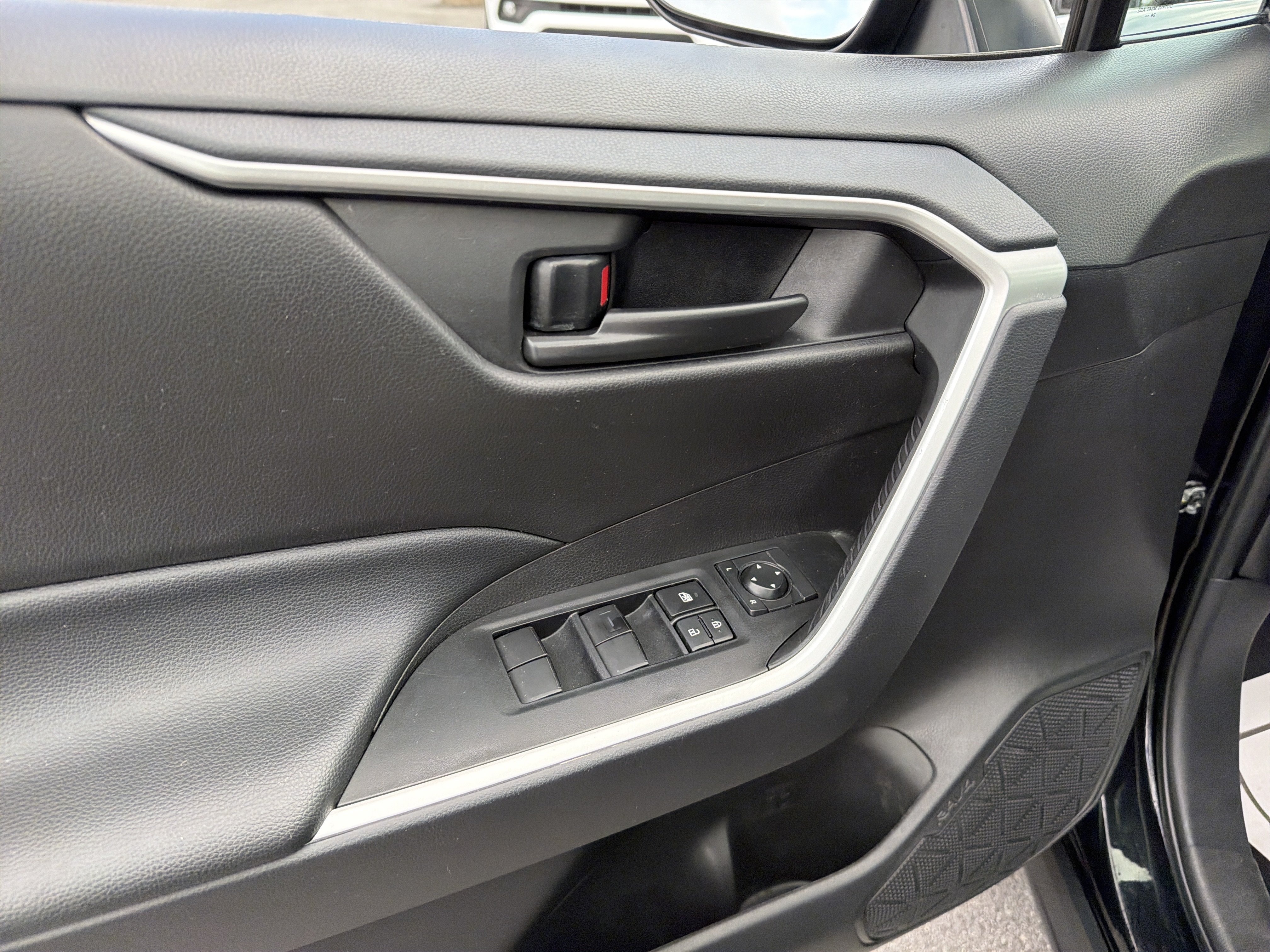 Used 2025 Toyota RAV4 LE FWD image 15