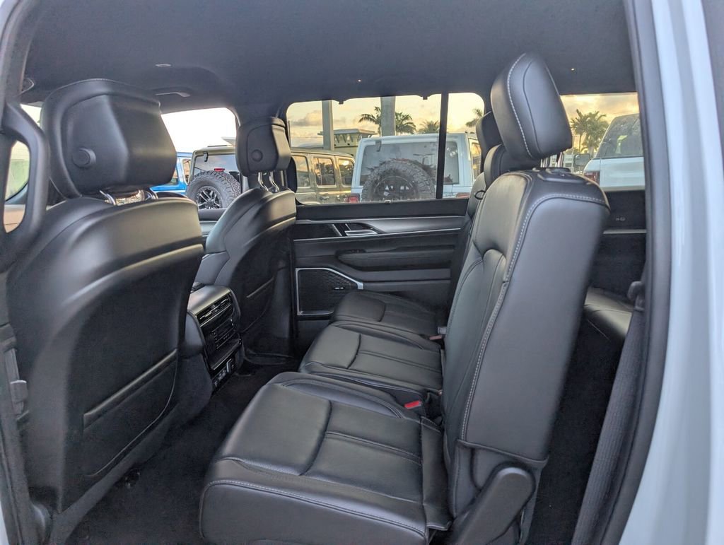 New 2025 Jeep Wagoneer 4WD w/ Convenience Group I image 13