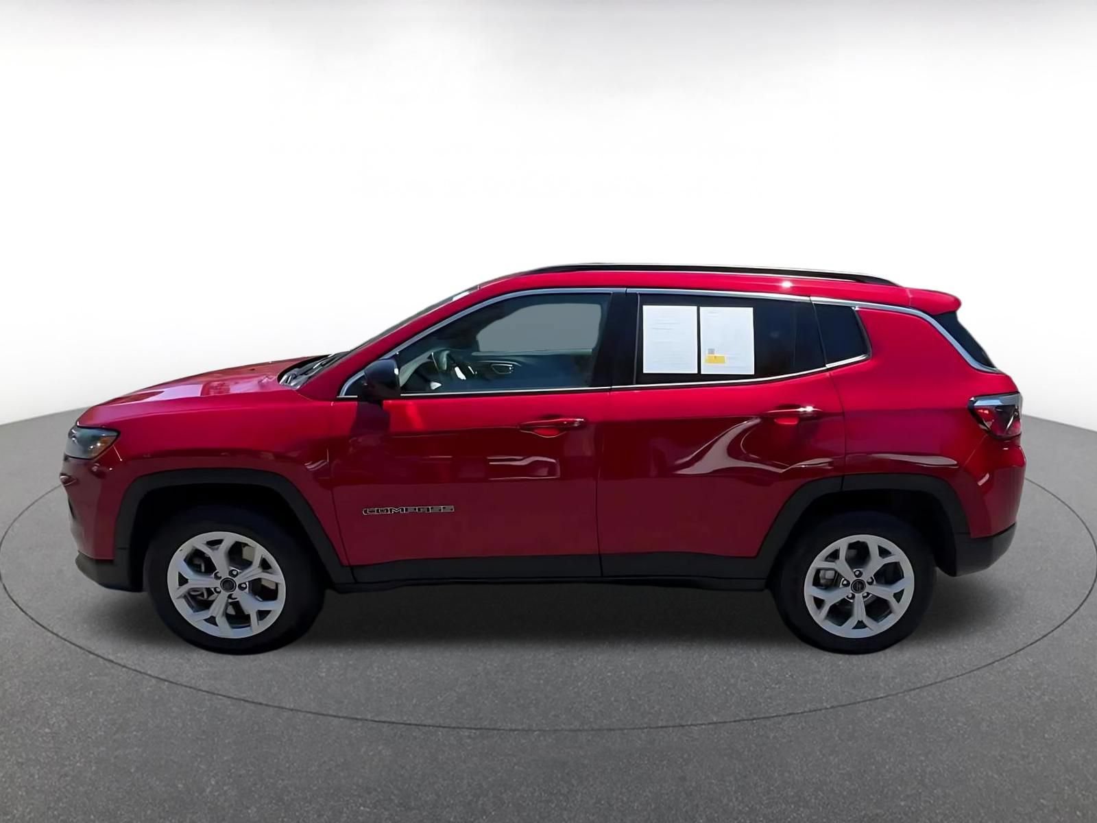 Used 2025 Jeep Compass Latitude AWD/4WD image 10