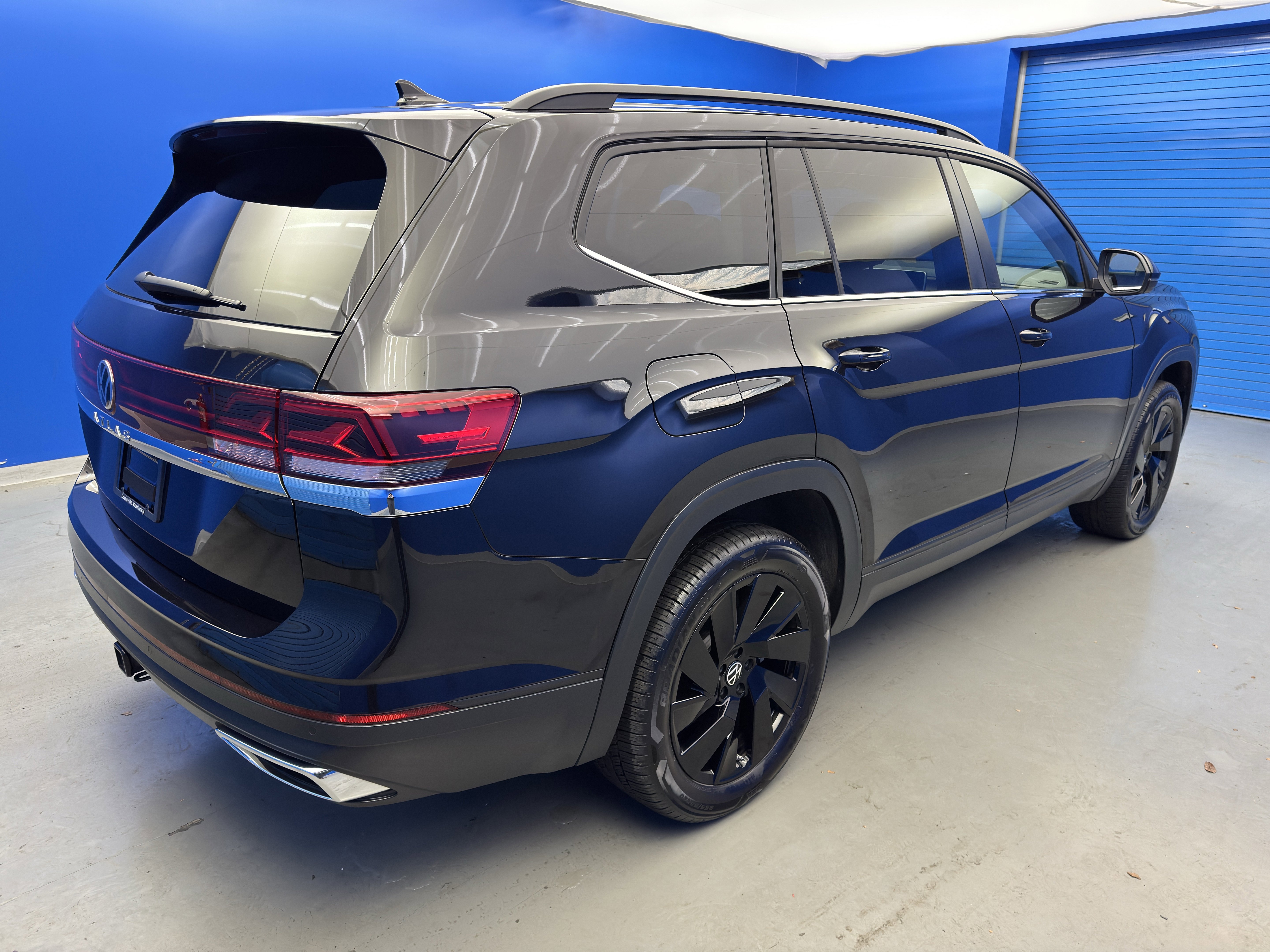 Certified 2025 Volkswagen Atlas SE w/ Black Wheel Package image 7