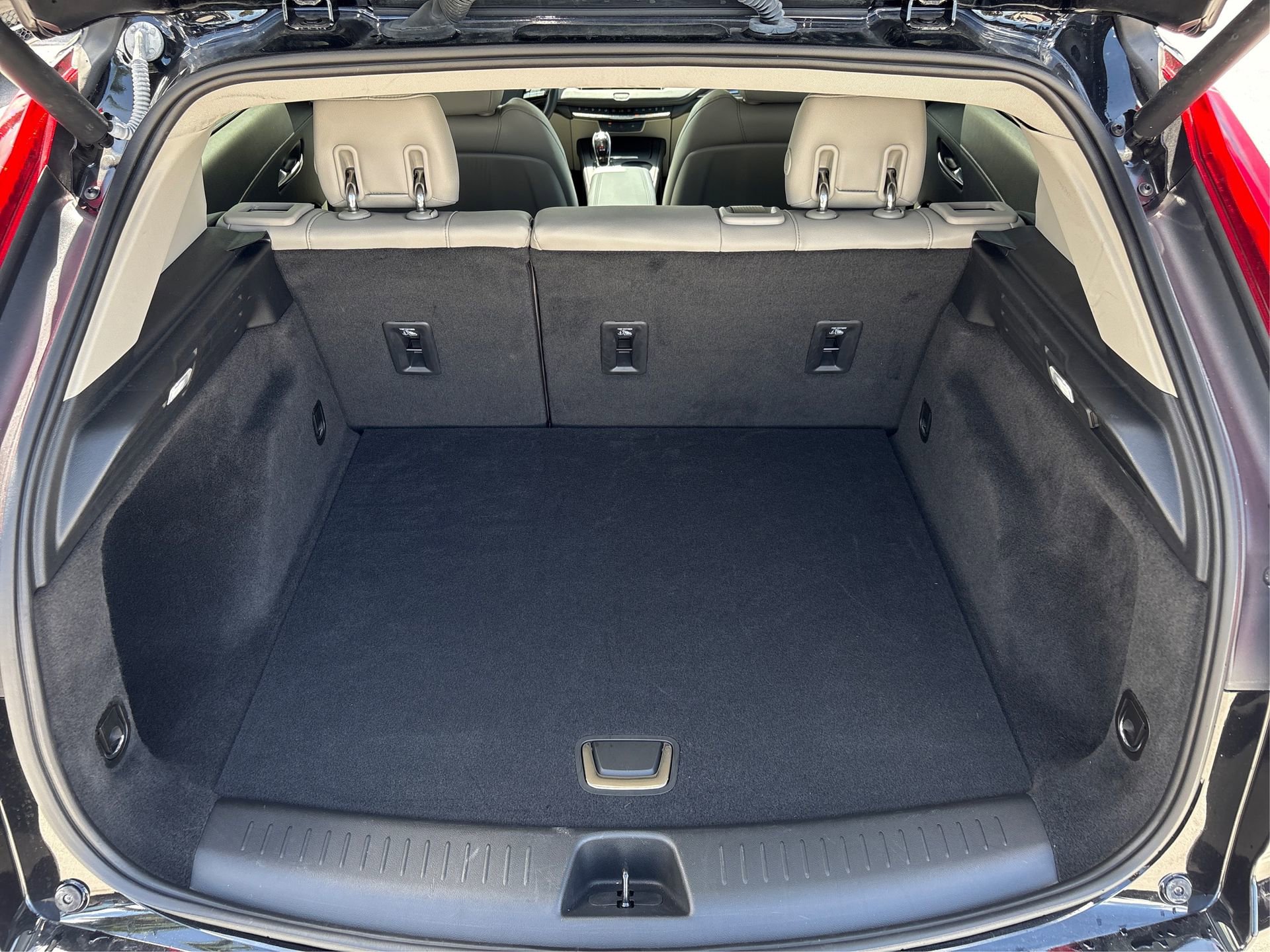 Used 2023 Cadillac XT4 Luxury w/ Driver Awareness Package image 13