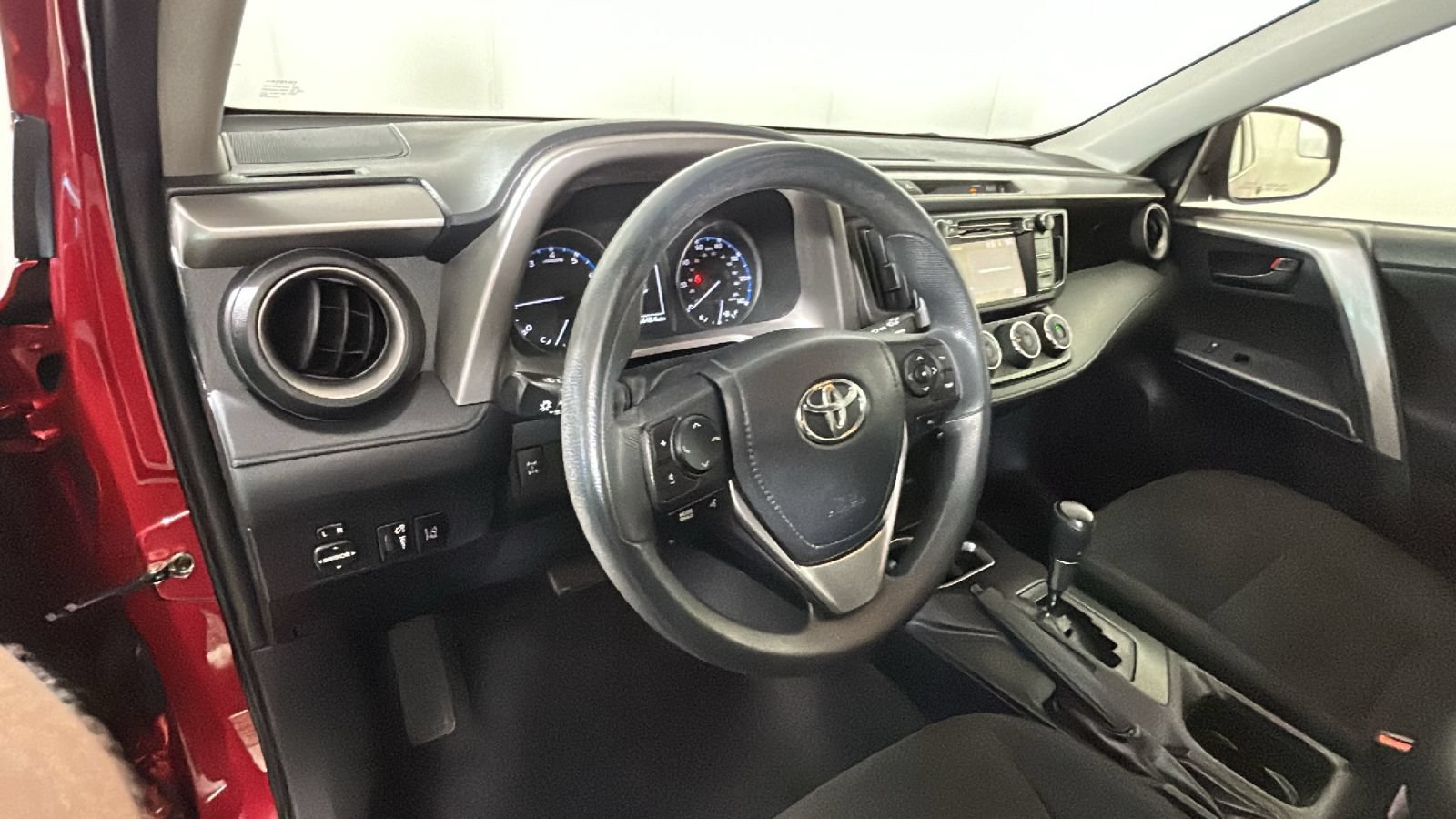 Used 2017 Toyota RAV4 LE AWD/4WD image 13