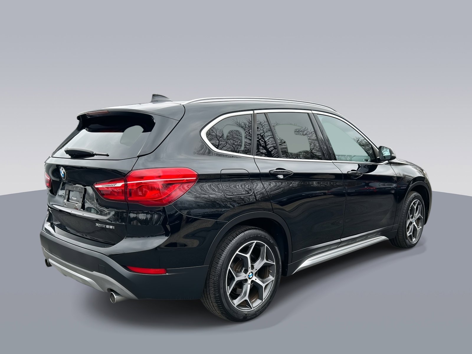 Used 2018 BMW X1 xDrive28i w/ Convenience Package AWD/4WD image 3