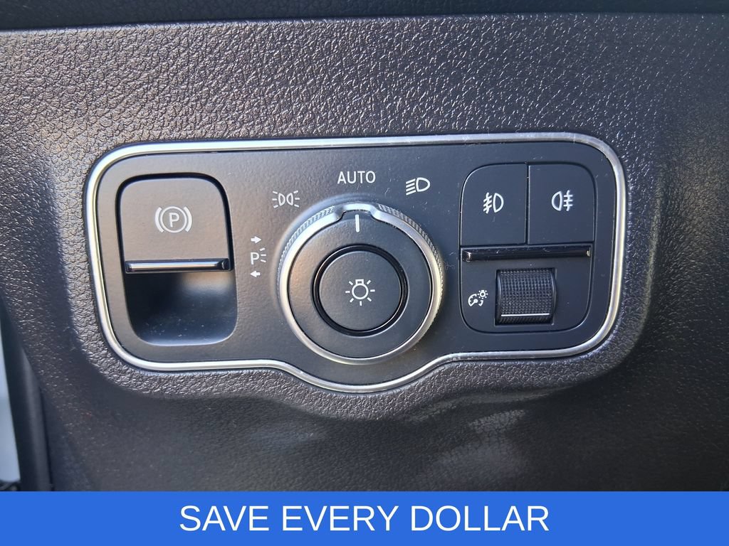 Used 2023 Mercedes-Benz GLB 250 image 10