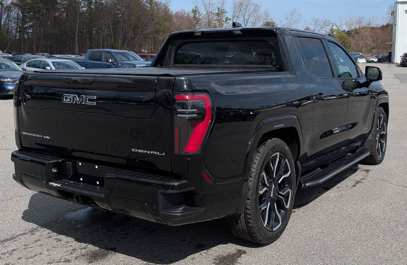 Certified 2025 GMC Sierra EV Denali AWD/4WD image 8