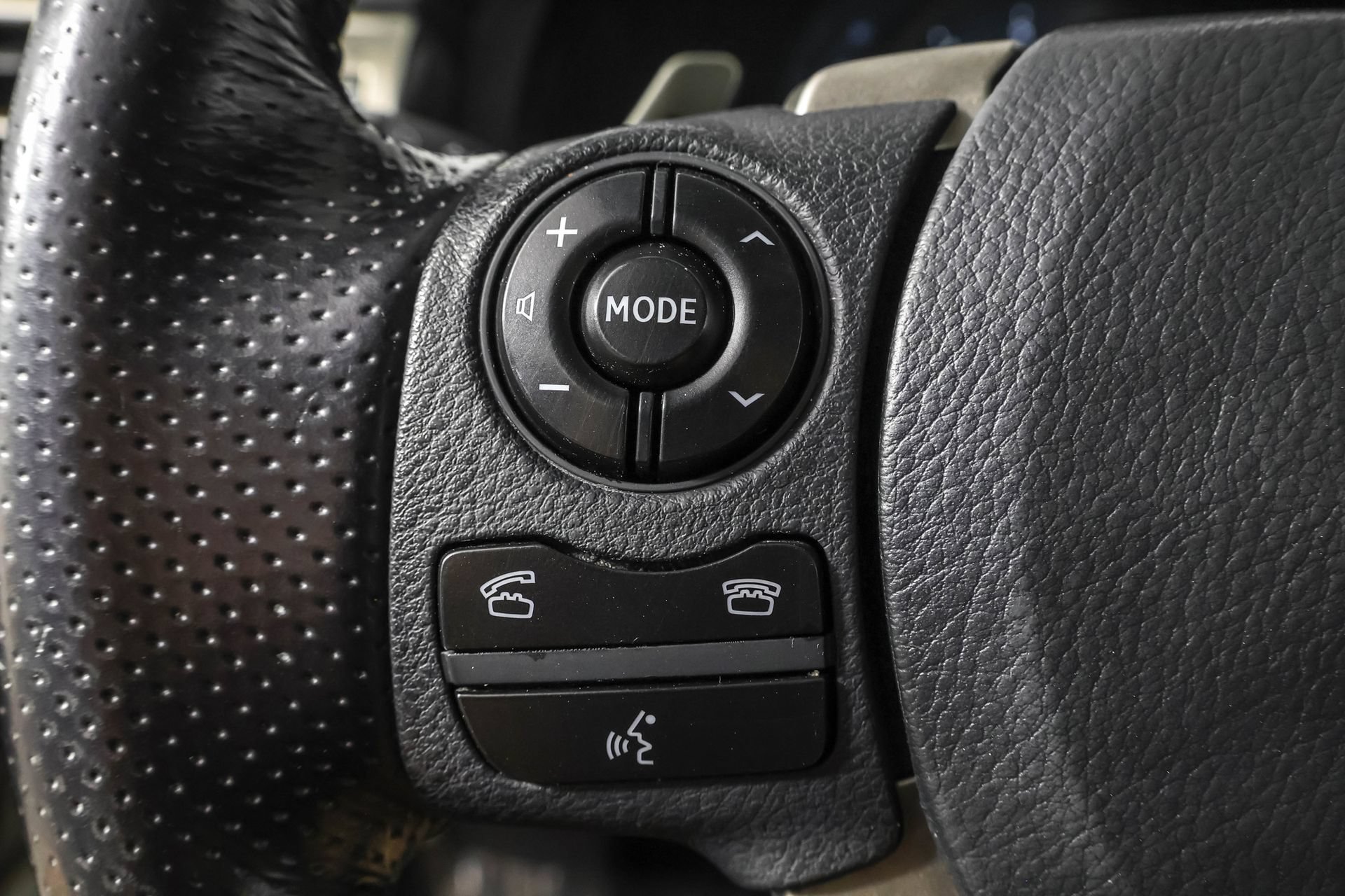 Used 2016 Lexus IS 200t w/ F Sport Package RWD image 26