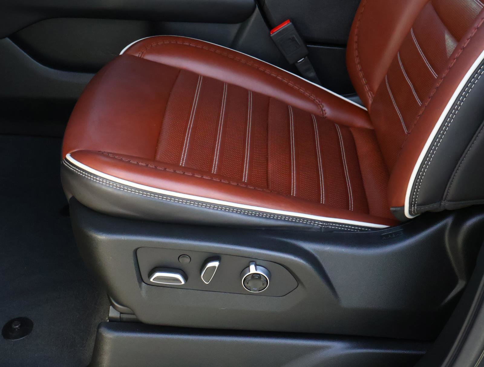 Used 2024 GMC Yukon Denali Ultimate image 17