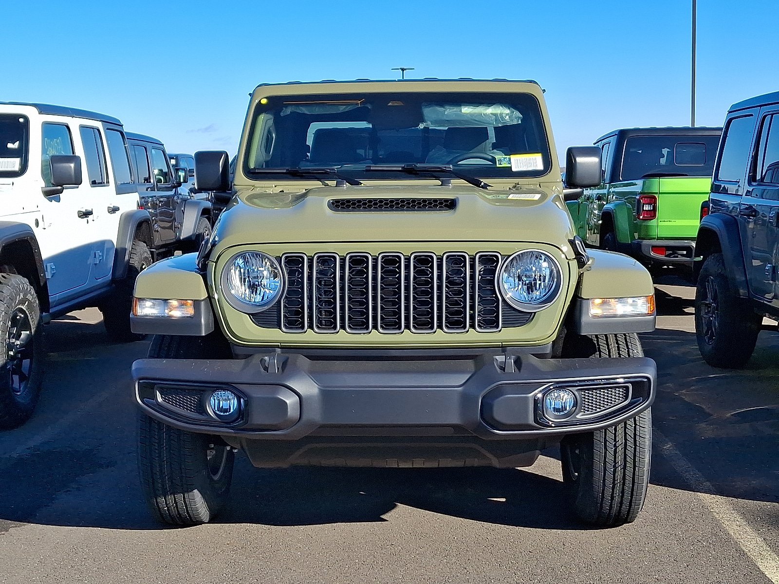 New 2026 Jeep Gladiator Sport AWD/4WD image 2