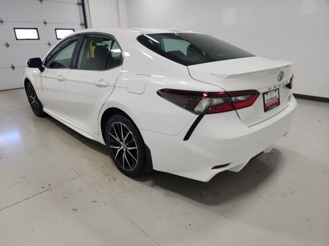 Used 2024 Toyota Camry SE FWD image 9