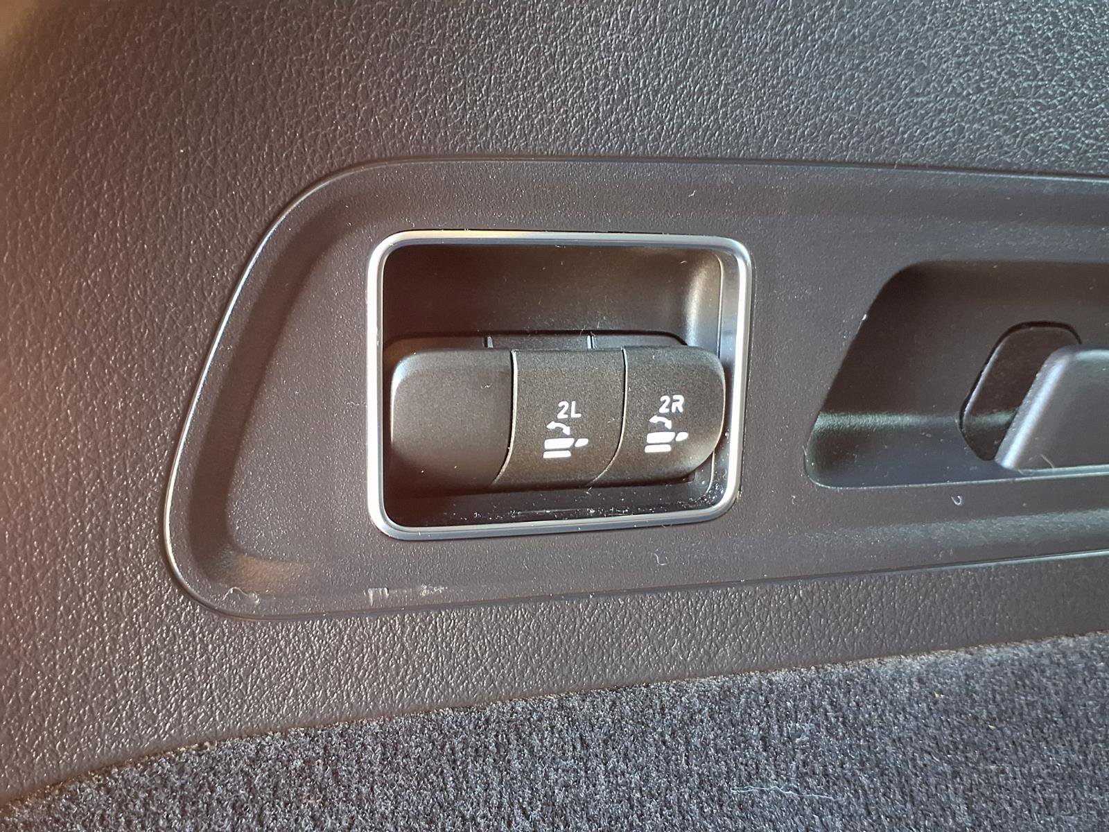 Used 2025 Mercedes-Benz GLS 450 4MATIC image 29