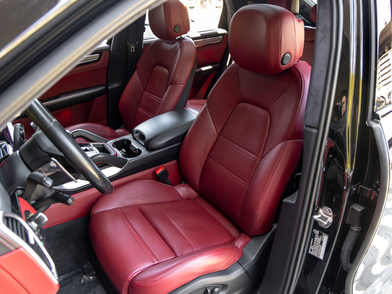 Certified 2022 Porsche Cayenne Turbo S AWD/4WD image 5