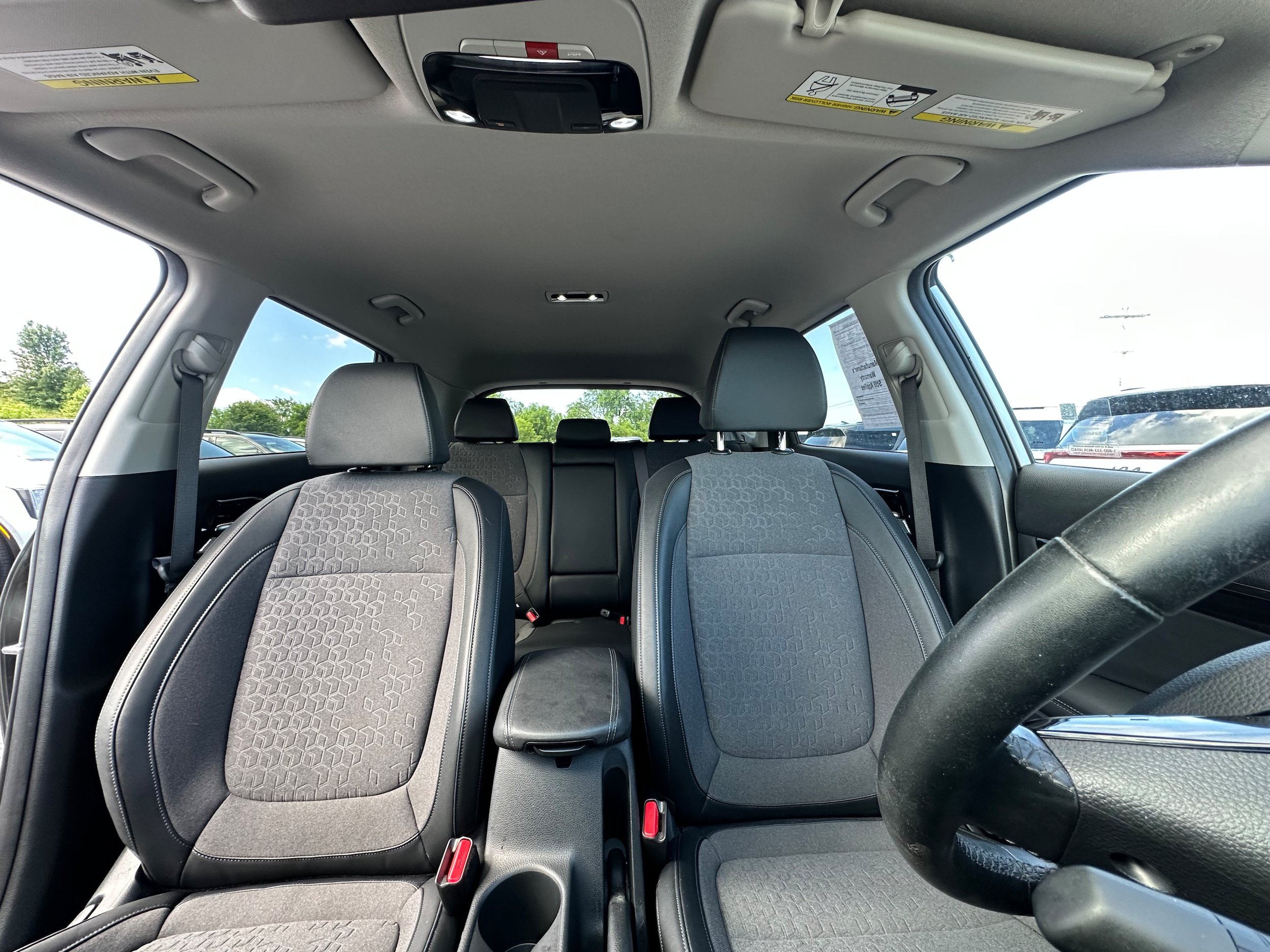 Used 2024 Kia Seltos S AWD/4WD image 19