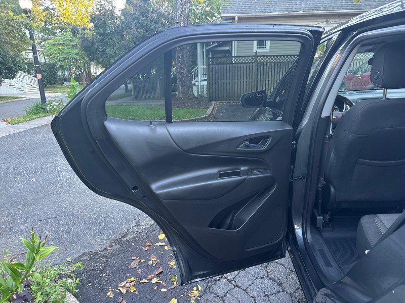Used 2018 Chevrolet Equinox LT FWD image 11